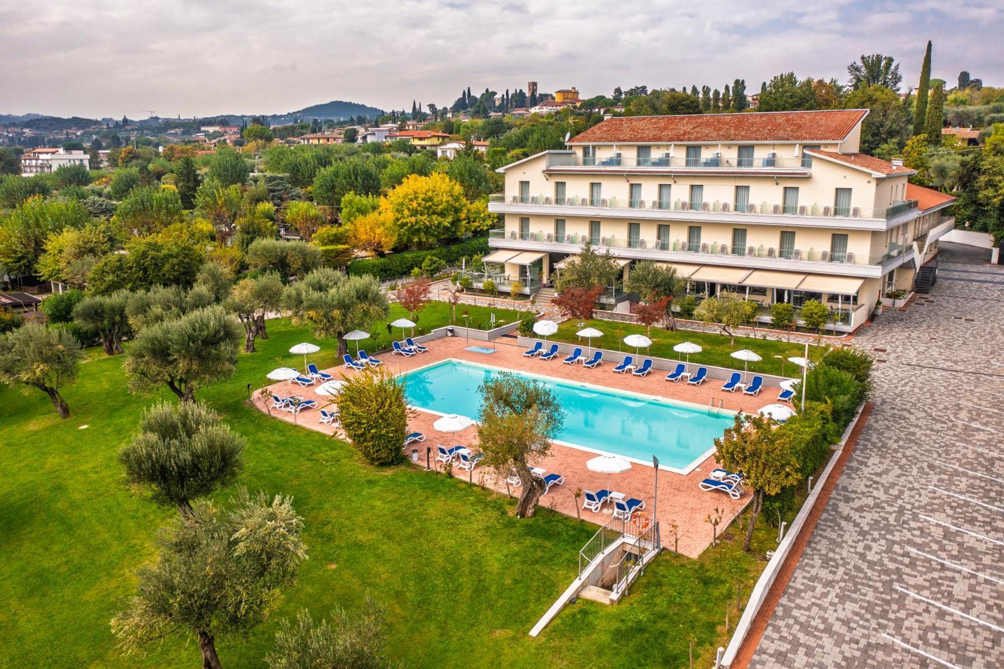 Paradiso 4*